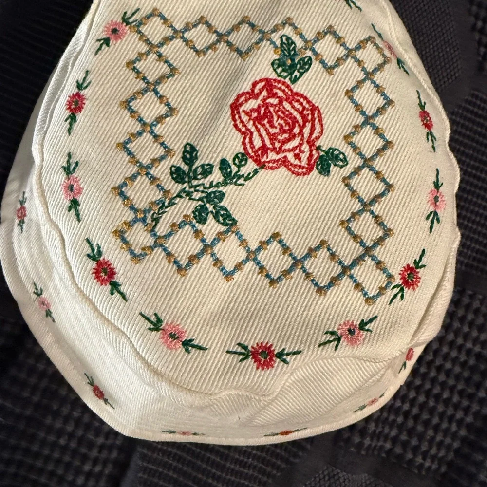 Urban Outfitters Rose Embroidered Bucket Hat - Picture 2 of 6